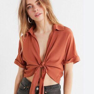UO Tie-Front Short Sleeve Cropped Top S-P